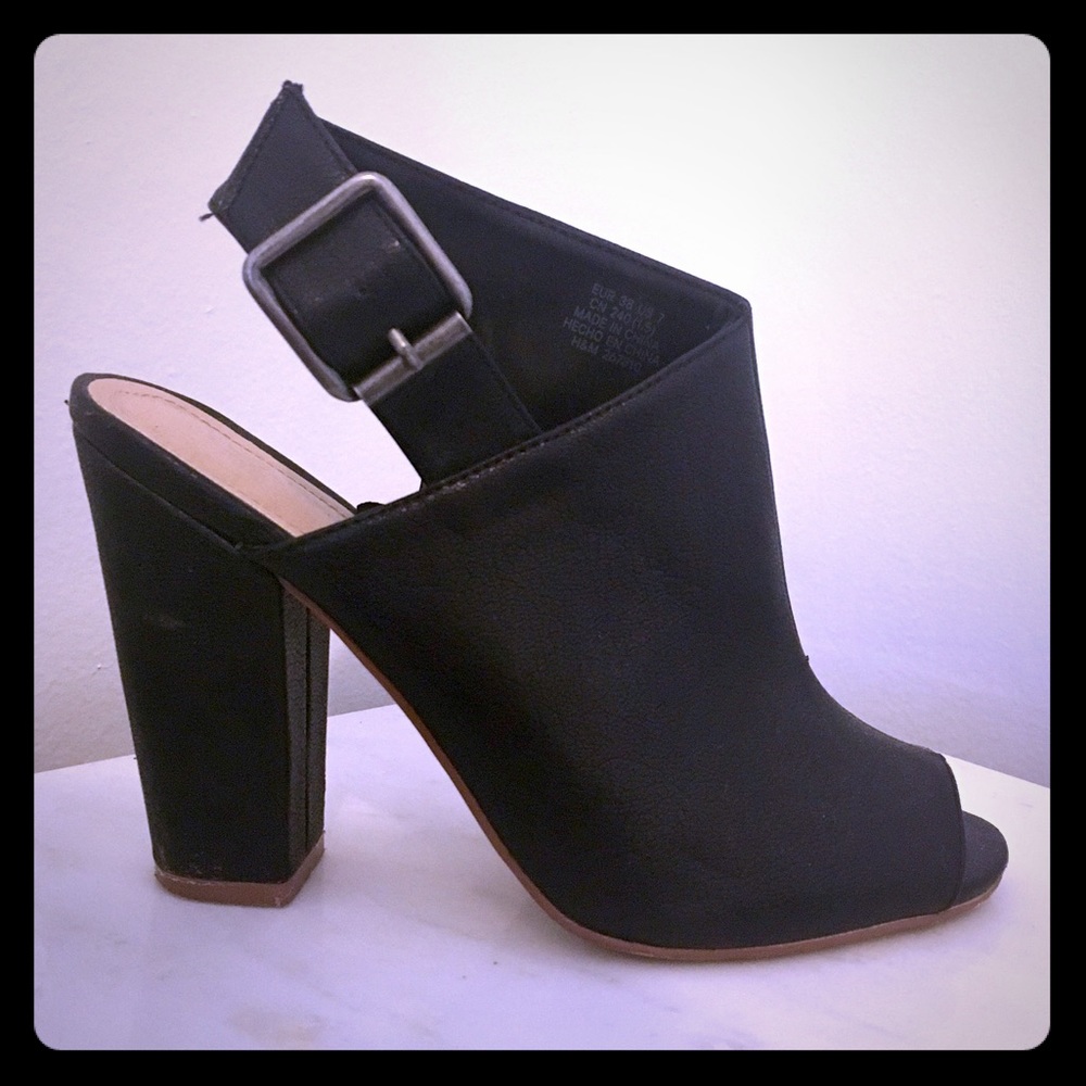 Peep-toe heels